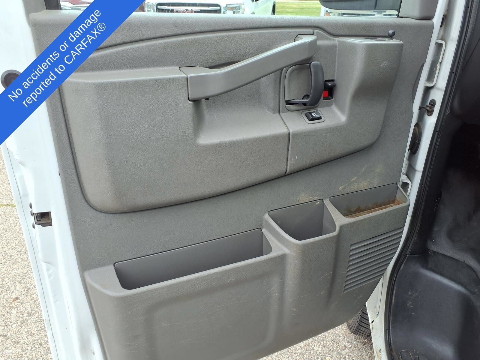 Used 2017 Chevrolet Express 2500 RWD image 14