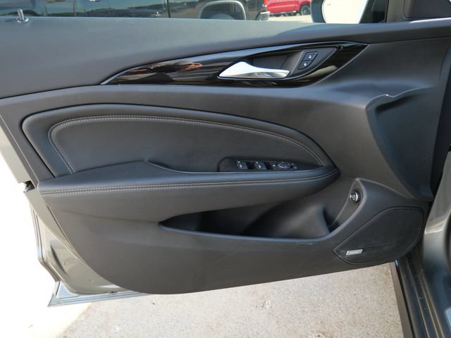 Used 2018 Buick Regal Essence w/ Driver Confidence Package #1 AWD/4WD image 11