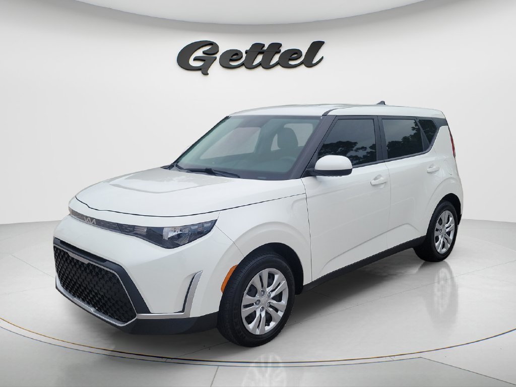 Used 2025 Kia Soul LX FWD image 1