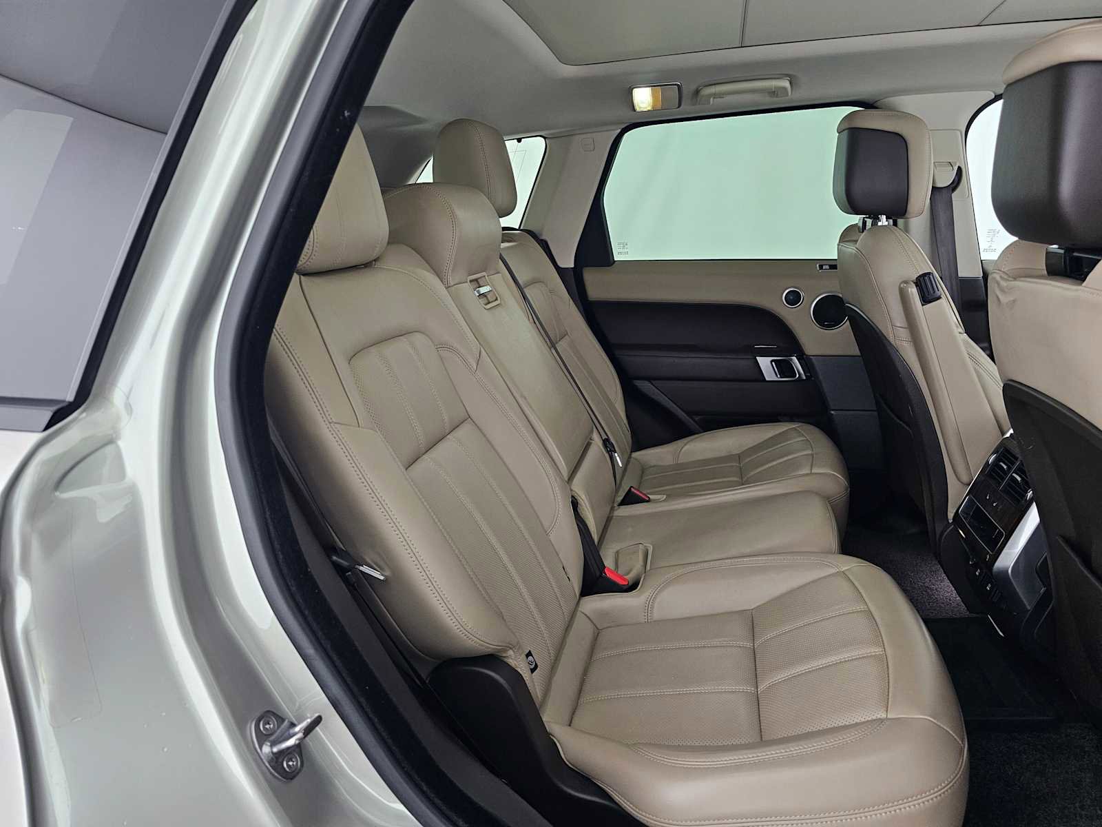 Used 2018 Land Rover Range Rover Sport HSE image 12