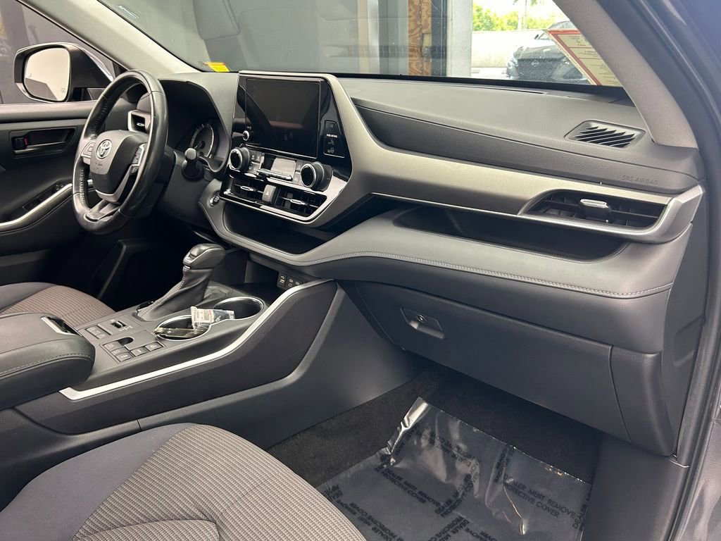 Used 2023 Toyota Highlander LE image 48