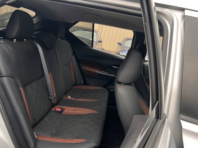 Used 2020 Nissan Kicks SR image 28