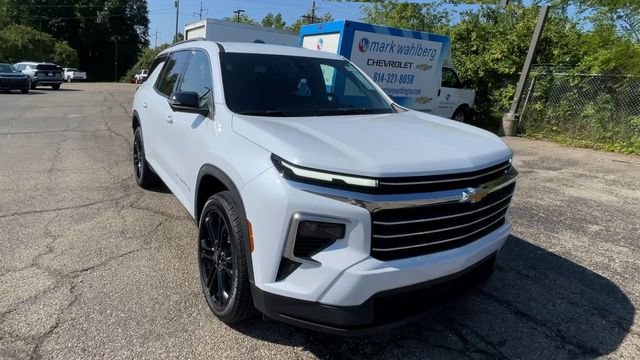 New 2026 Chevrolet Traverse LT w/ Driver Confidence Package AWD/4WD image 4