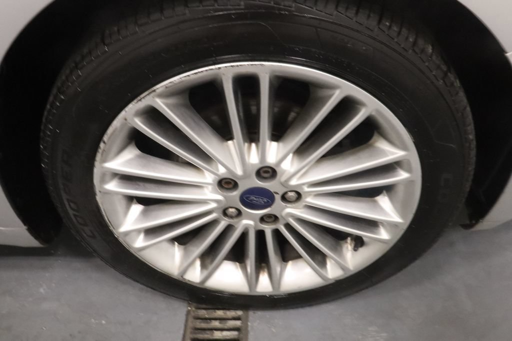 Used 2016 Ford Fusion SE w/ Equipment Group 202A FWD image 28