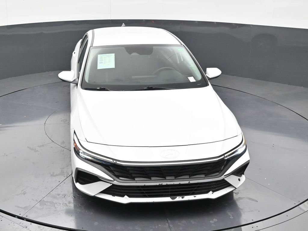 Used 2024 Hyundai Elantra SE FWD image 19