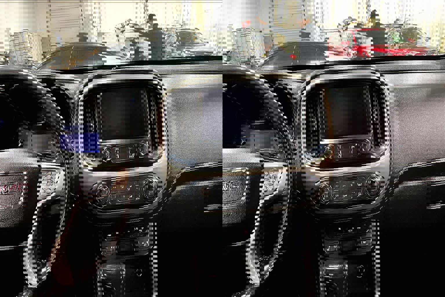 Used 2020 GMC Canyon Denali image 6