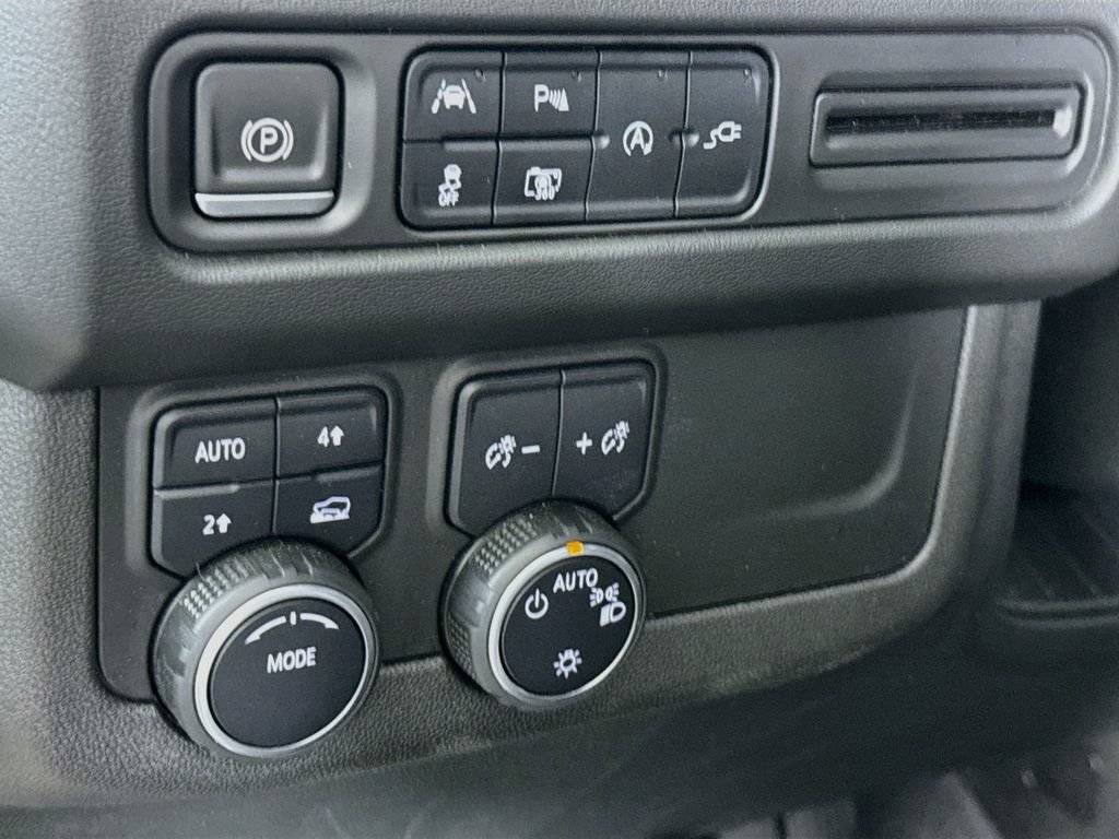 Used 2022 Chevrolet Suburban RST w/ Luxury Package AWD/4WD image 20