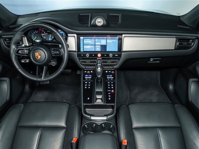 Certified 2026 Porsche Macan AWD/4WD image 18