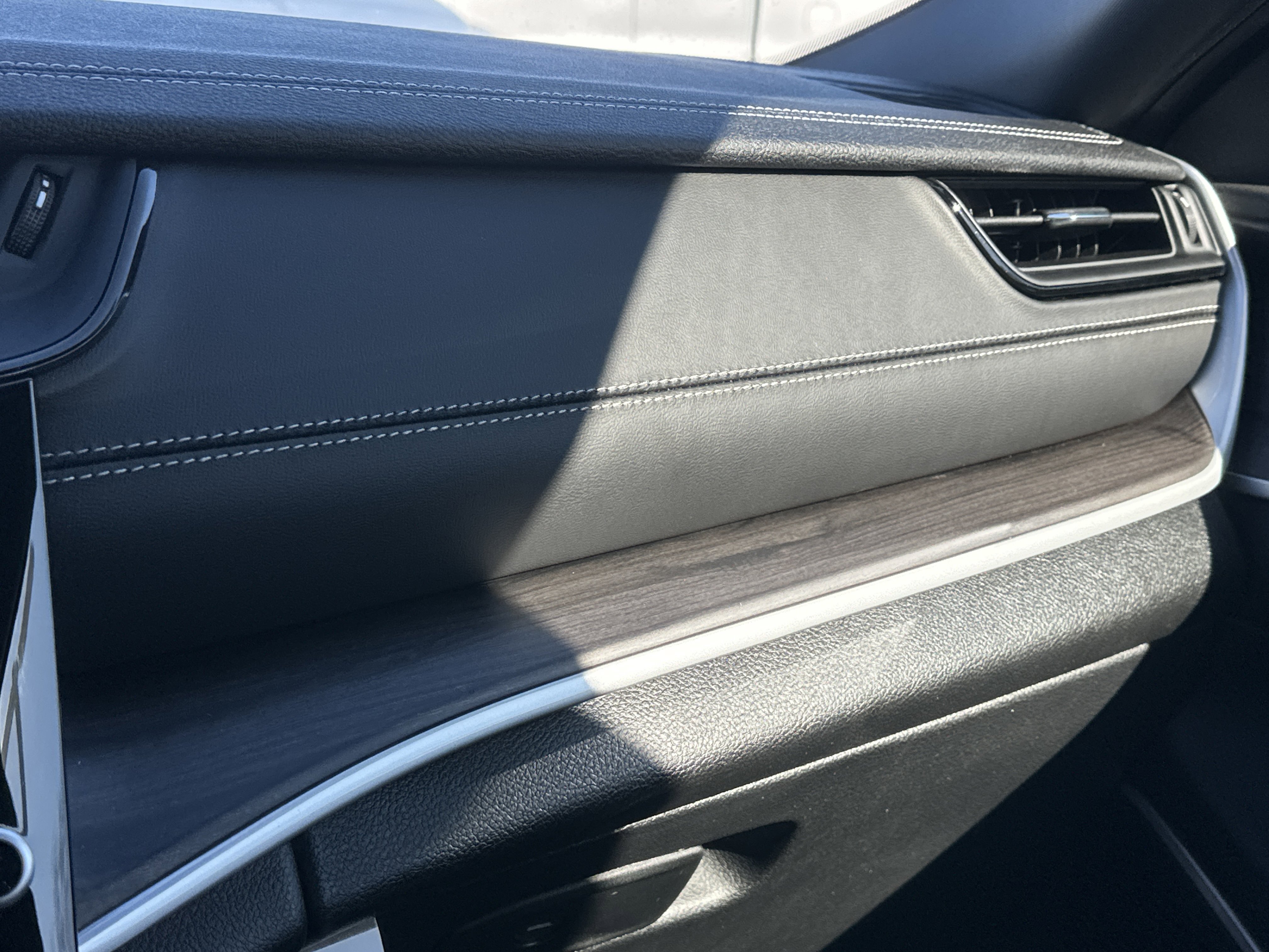 New 2026 Jeep Grand Cherokee Limited Reserve image 9