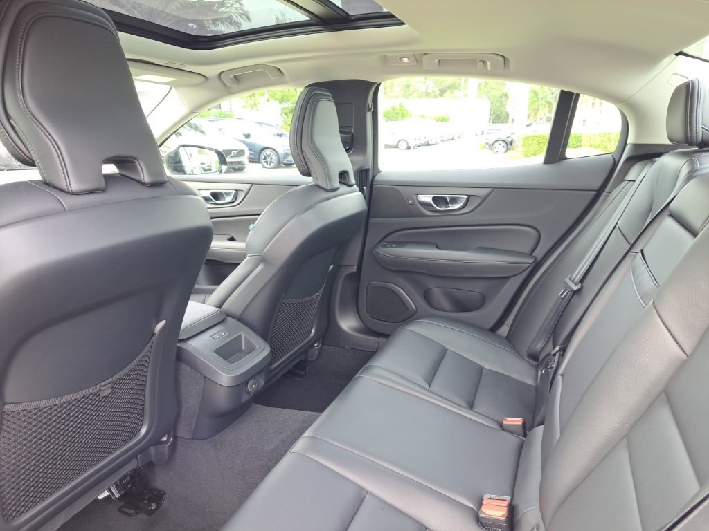 Used 2025 Volvo S60 B5 Core image 6