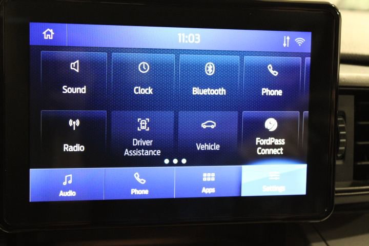 Used 2023 Ford Explorer XLT image 2