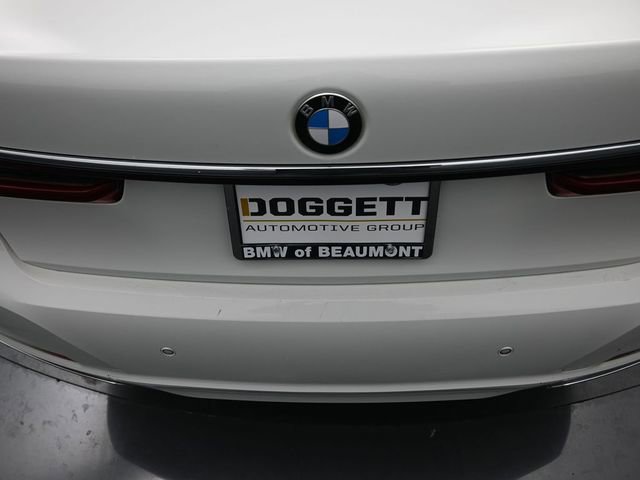Used 2022 BMW 740i w/ Premium Package image 14