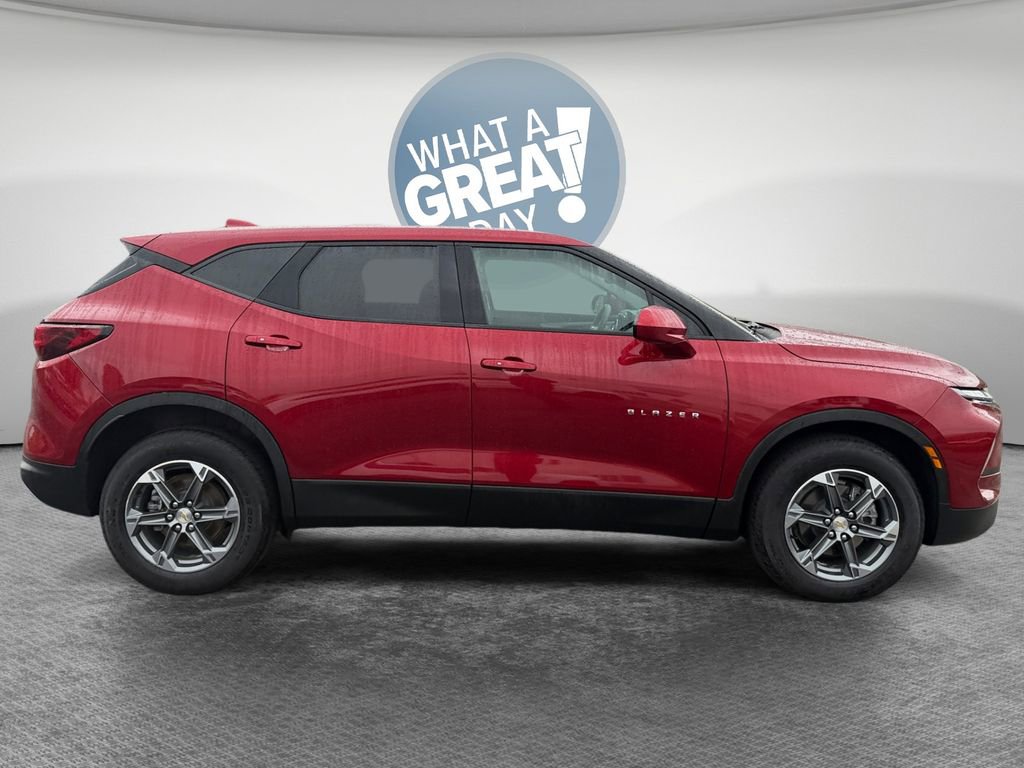 Certified 2025 Chevrolet Blazer LT AWD/4WD image 2