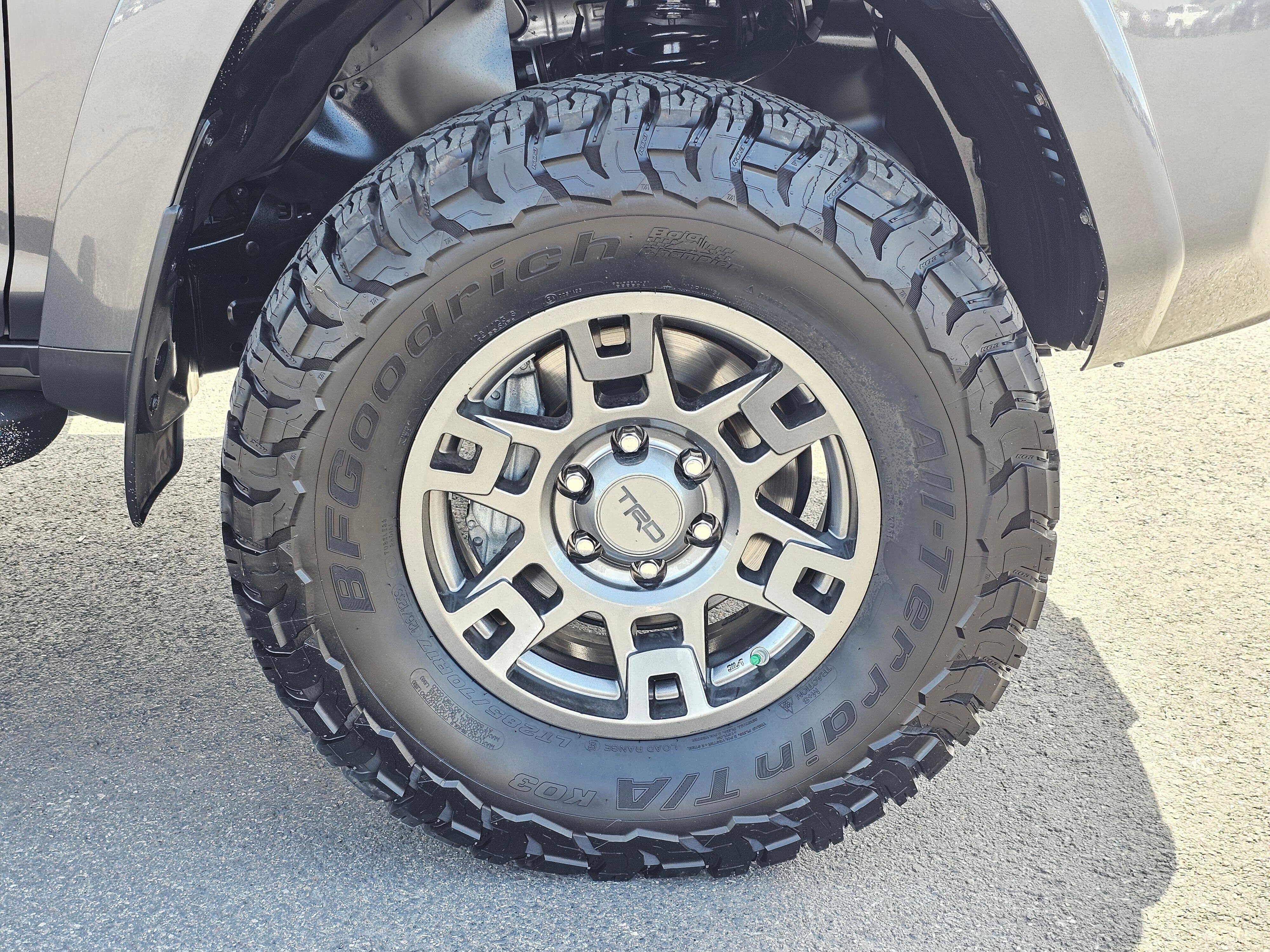 Used 2020 Toyota 4Runner Venture w/ Moonroof Package AWD/4WD image 9