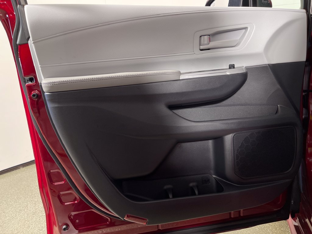 New 2026 Toyota Sienna LE FWD image 17