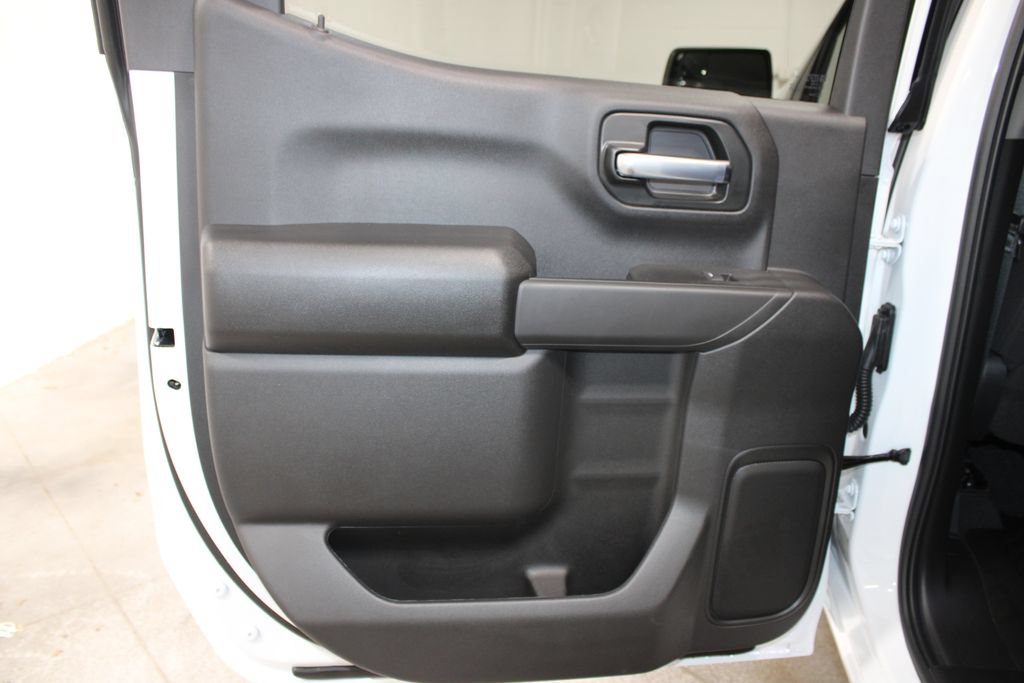 New 2026 Chevrolet Silverado 1500 Custom w/ LPO, Dark Essentials Package AWD/4WD image 24