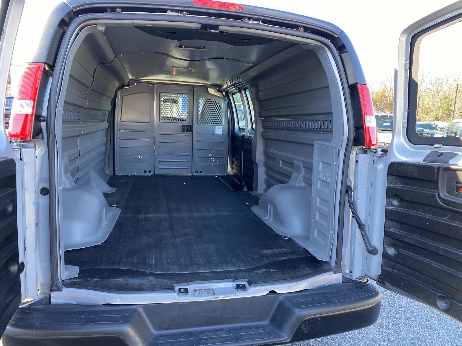 Used 2021 GMC Savana 2500 w/ Communications Package image 5