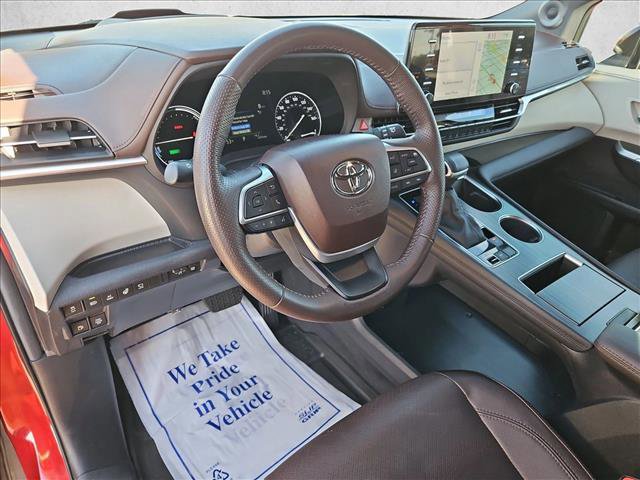 Used 2024 Toyota Sienna Platinum image 10