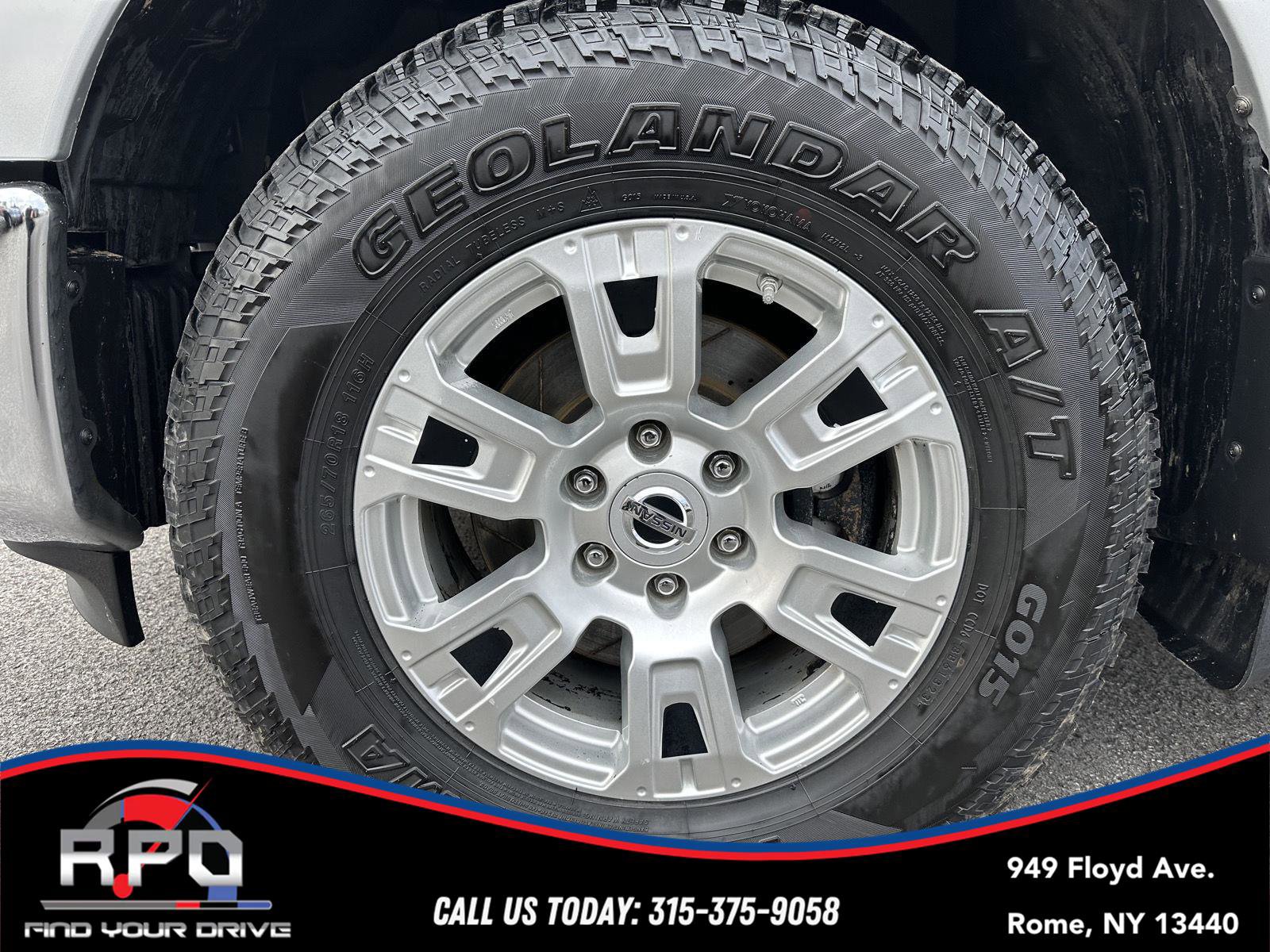 Used 2018 Nissan Titan SV w/ SV Convenience Package image 10