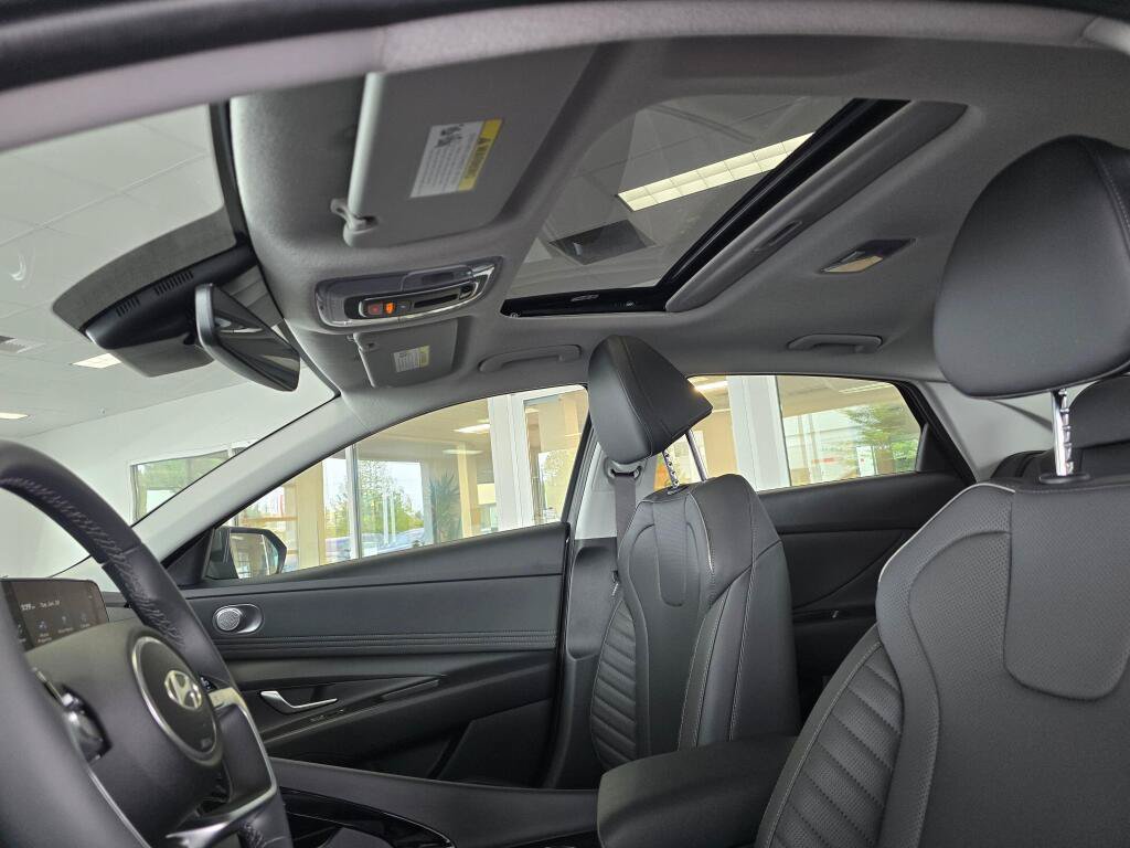 New 2026 Hyundai Elantra Limited FWD image 17