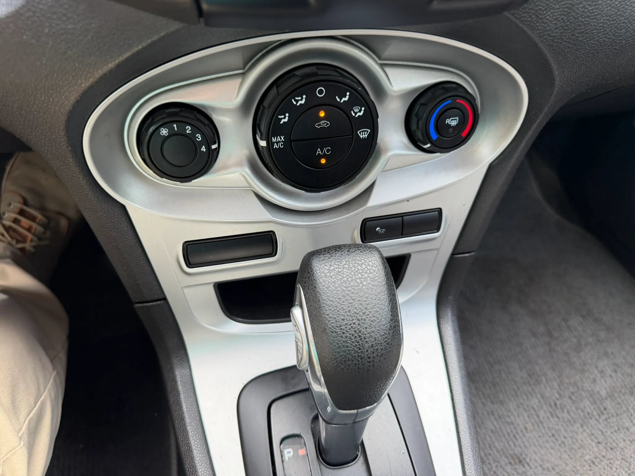 Used 2018 Ford Fiesta SE FWD image 13