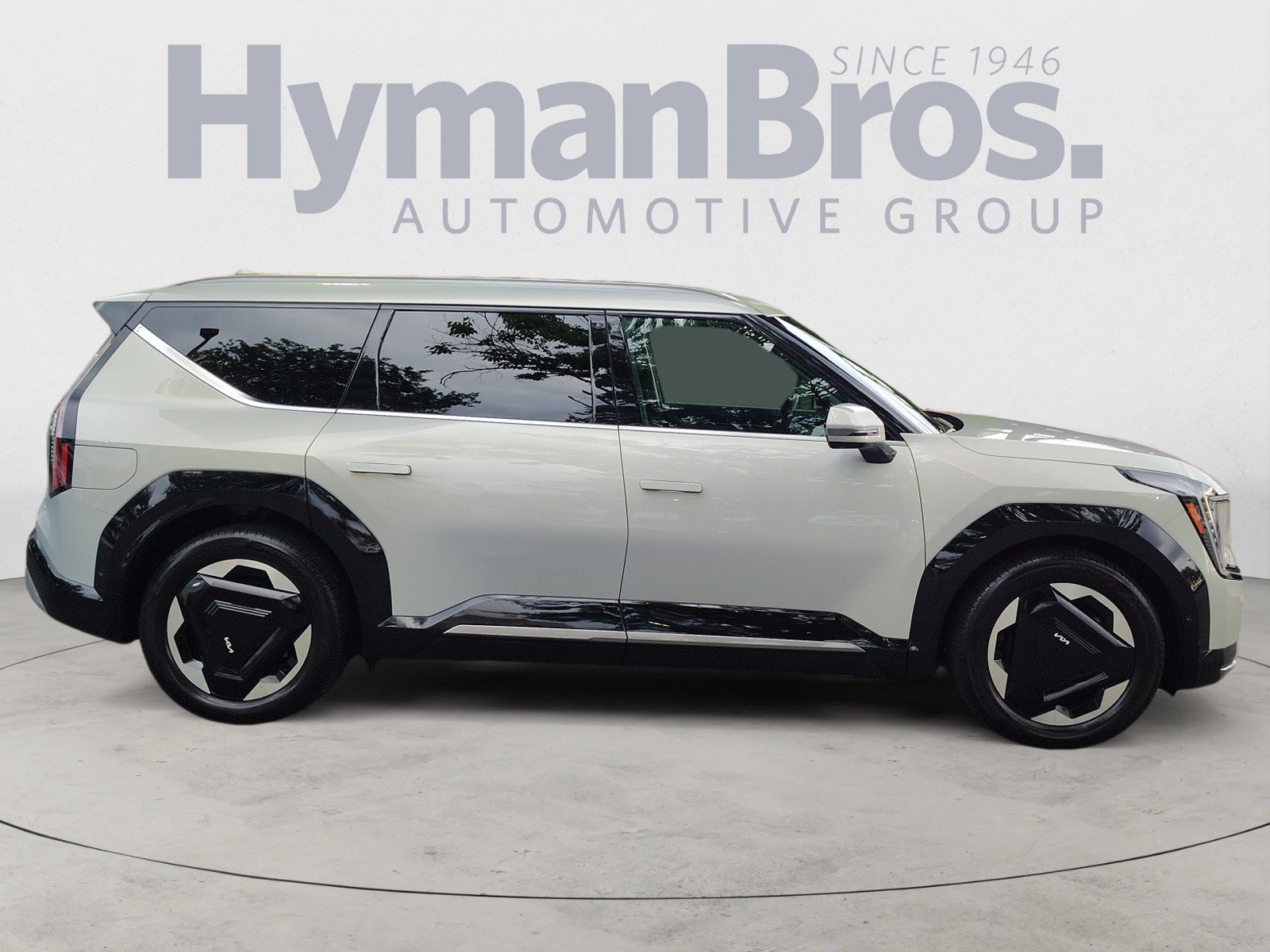 Used 2024 Kia EV9 Land AWD/4WD image 2