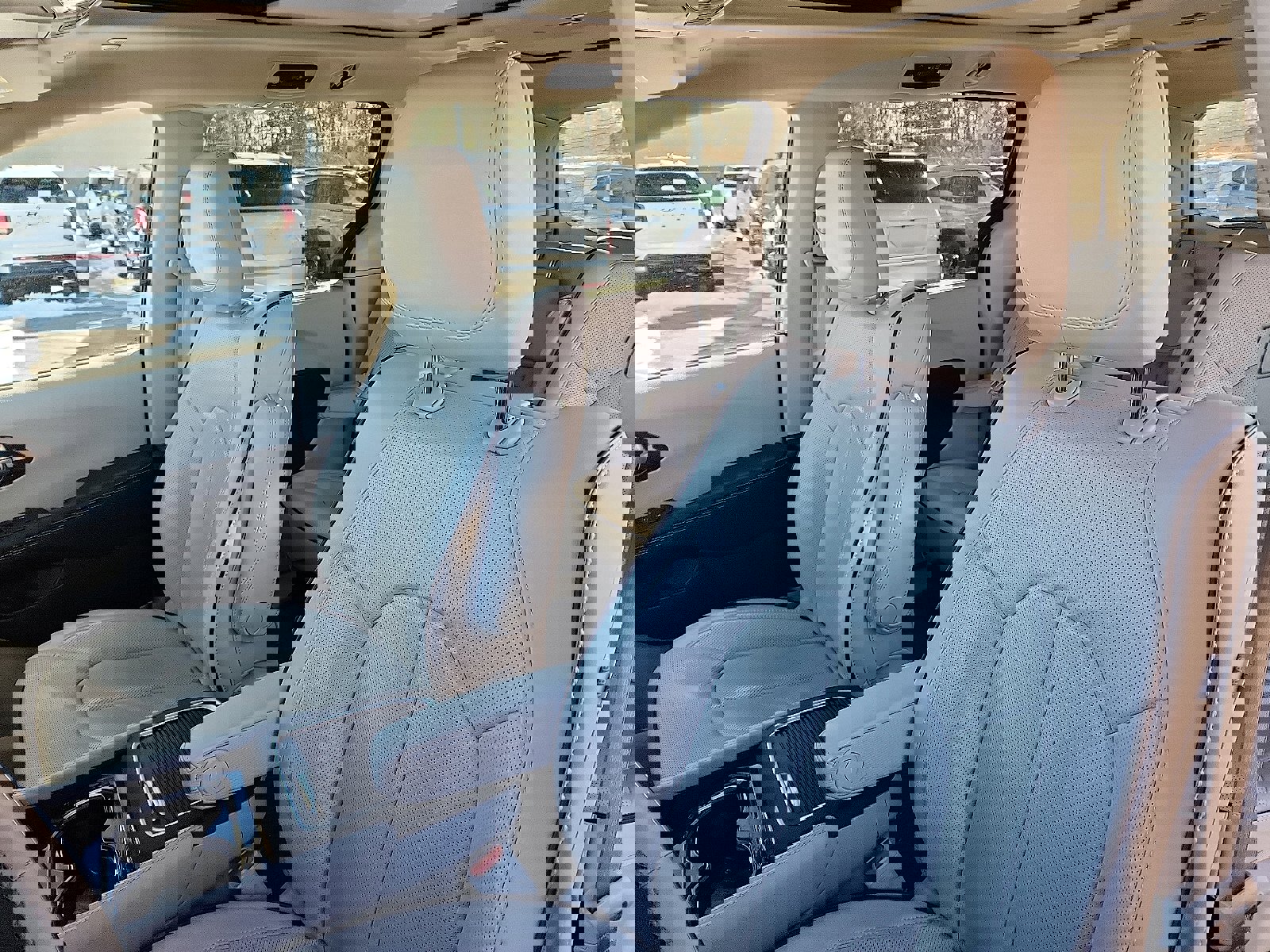 Used 2021 Chrysler Pacifica Limited w/ Uconnect Theater Family Group image 22