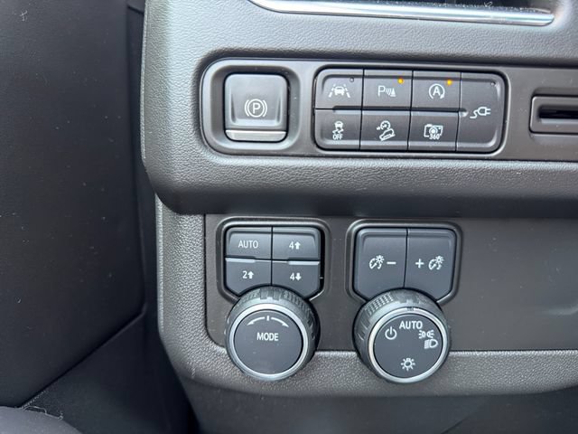 Certified 2022 Chevrolet Suburban Z71 w/ Luxury Package AWD/4WD image 21