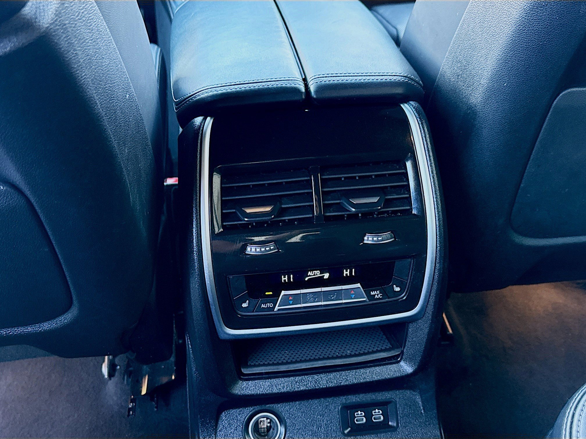 Used 2023 BMW X7 xDrive40i w/ M Sport Package image 23