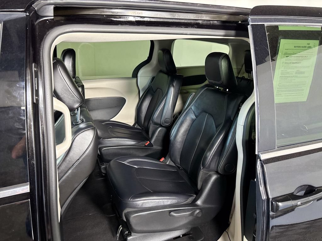 Used 2024 Chrysler Pacifica Limited FWD image 19