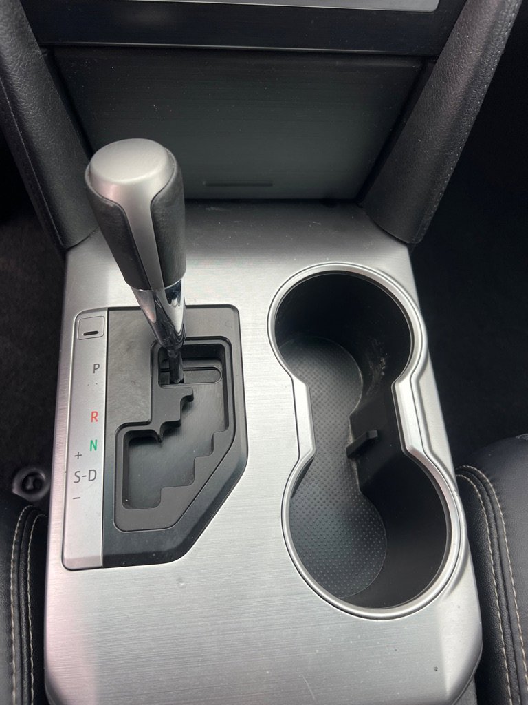 Used 2014 Toyota Camry L image 31