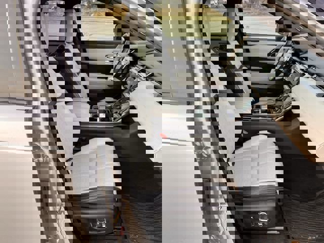 Used 2018 Land Rover Range Rover Velar R-Dynamic HSE image 23