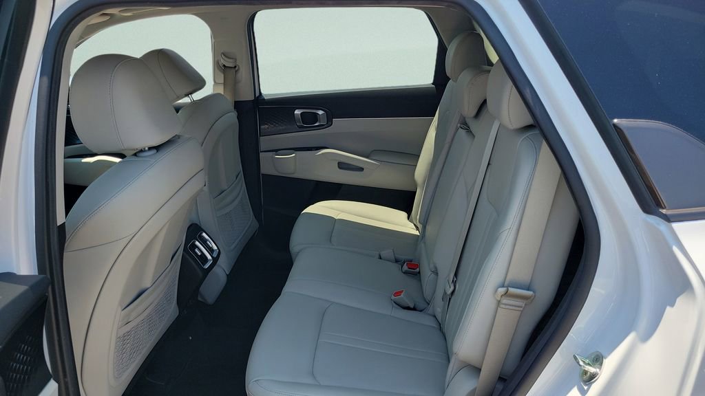 Used 2022 Kia Sorento S w/ Panoramic Sunroof Package FWD image 9