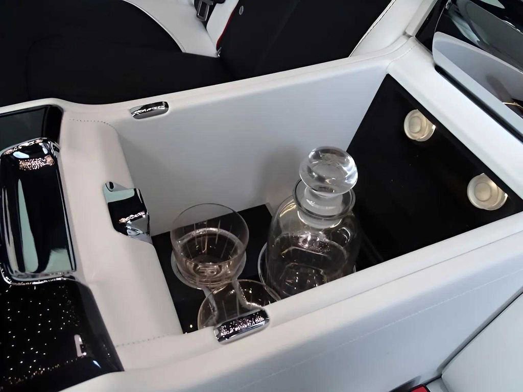 Certified 2024 Rolls-Royce Cullinan image 10