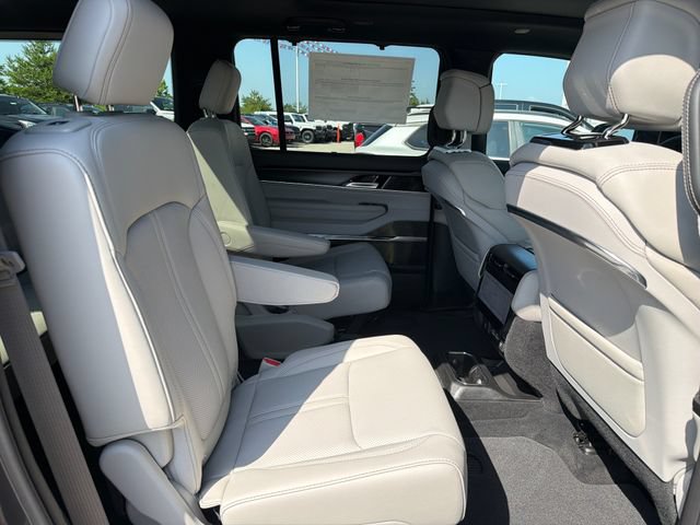 New 2026 Jeep Grand Wagoneer Summit AWD/4WD image 37