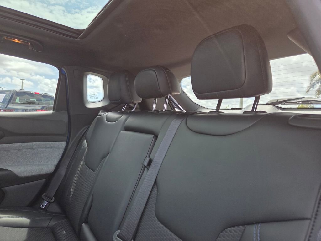 Used 2023 Jeep Compass Latitude w/ Sun and Sound Group image 17