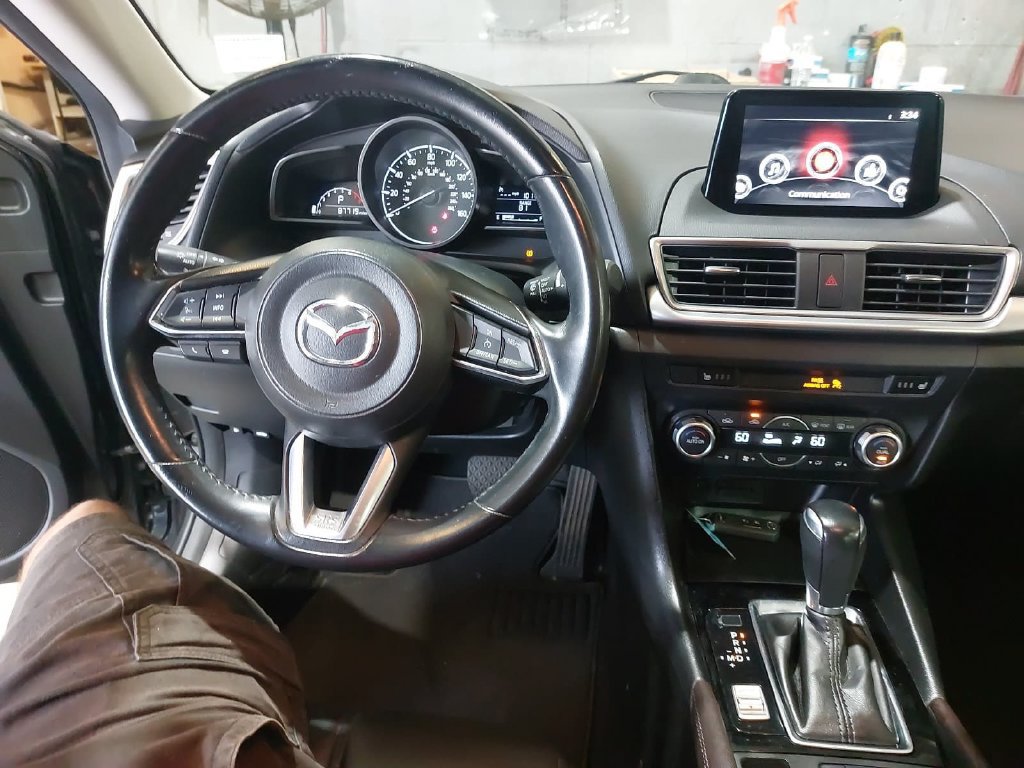 Used 2018 MAZDA MAZDA3 Touring FWD image 15