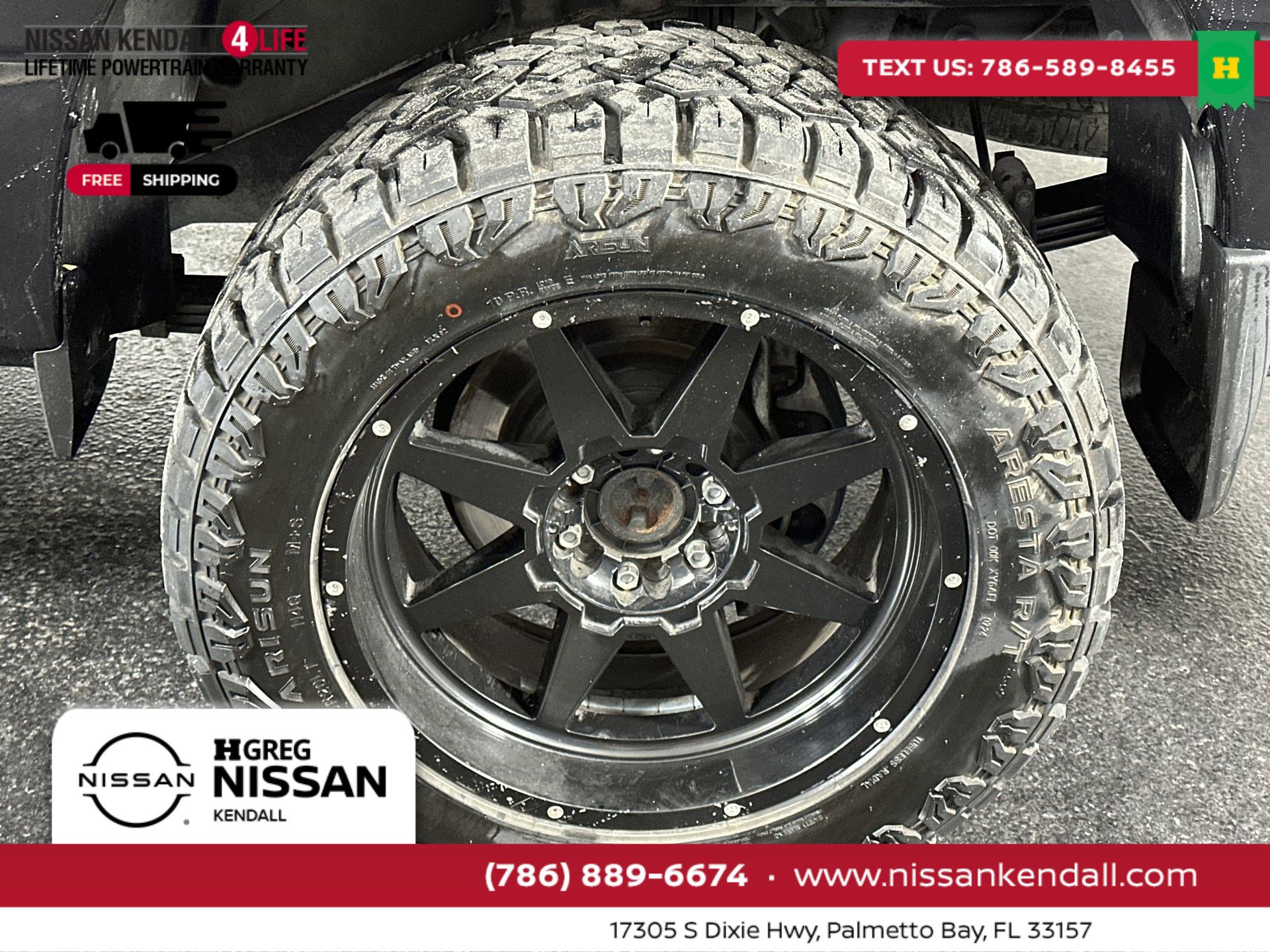 Used 2018 Nissan Titan SV image 14