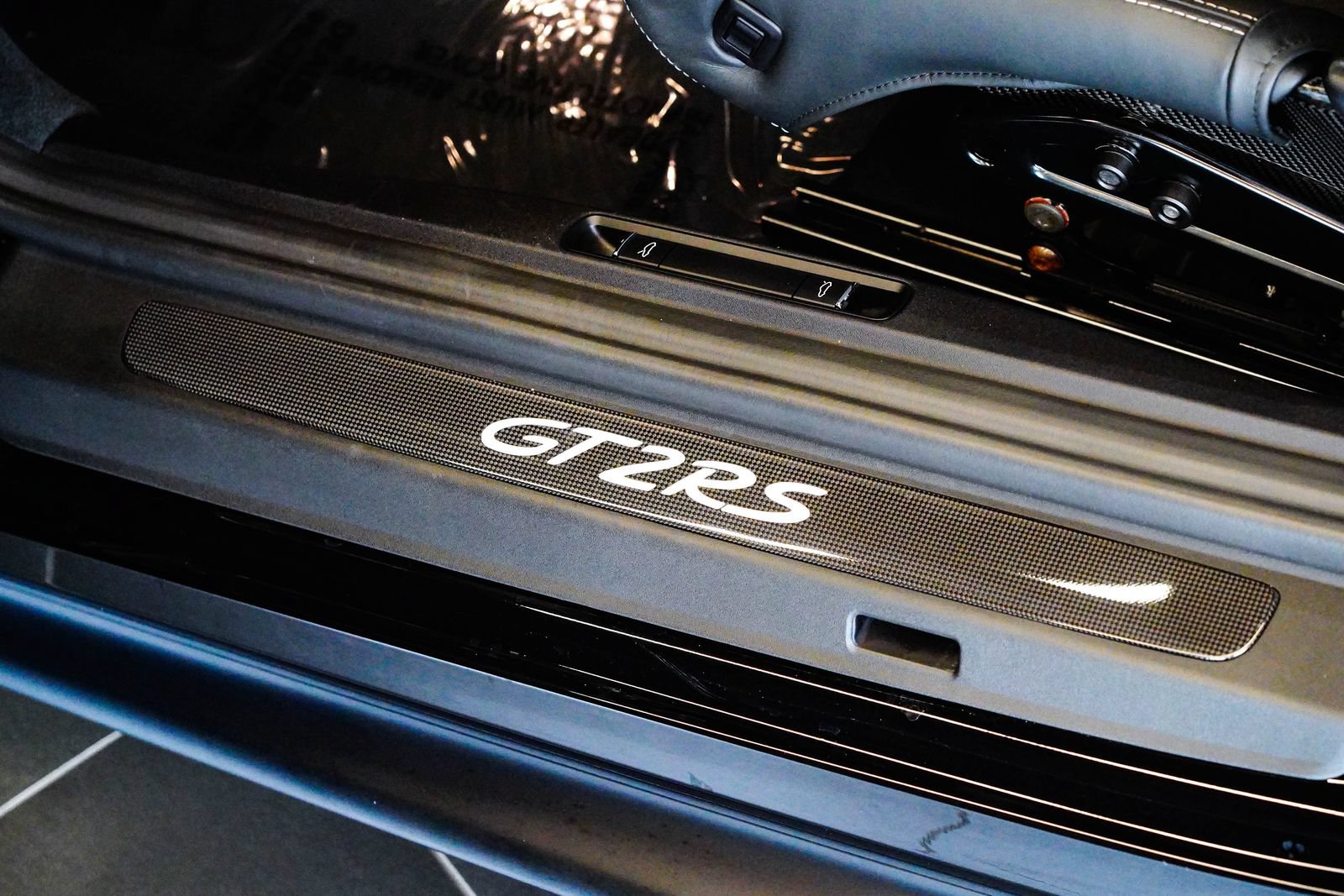 Used 2018 Porsche 911 GT2 RS w/ Weissach Package RWD image 30