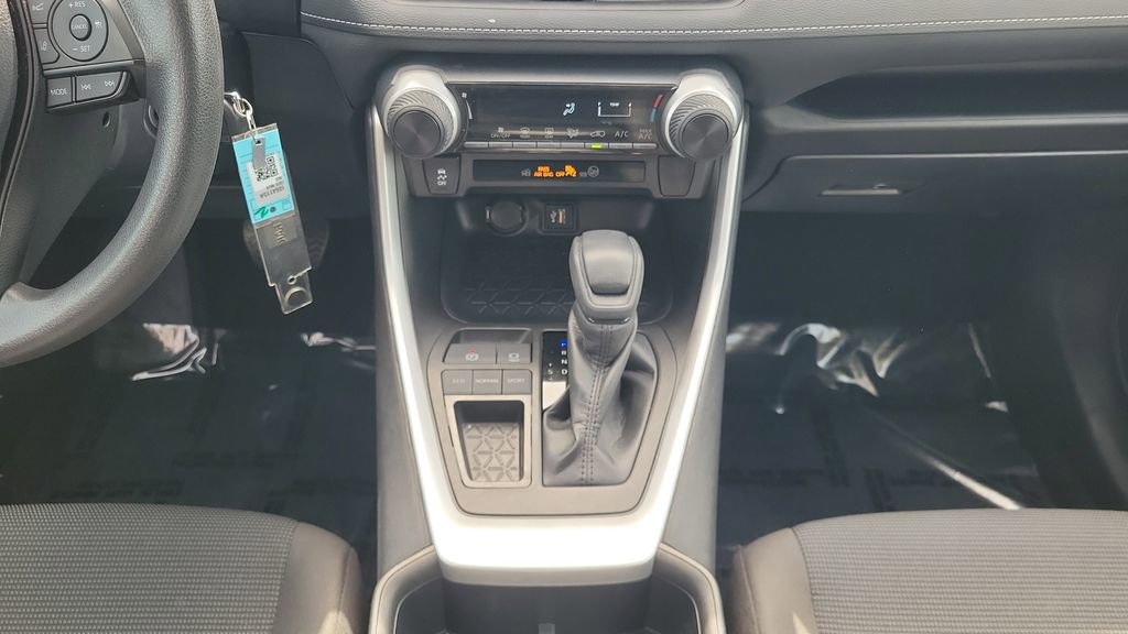 Used 2023 Toyota RAV4 LE FWD image 15