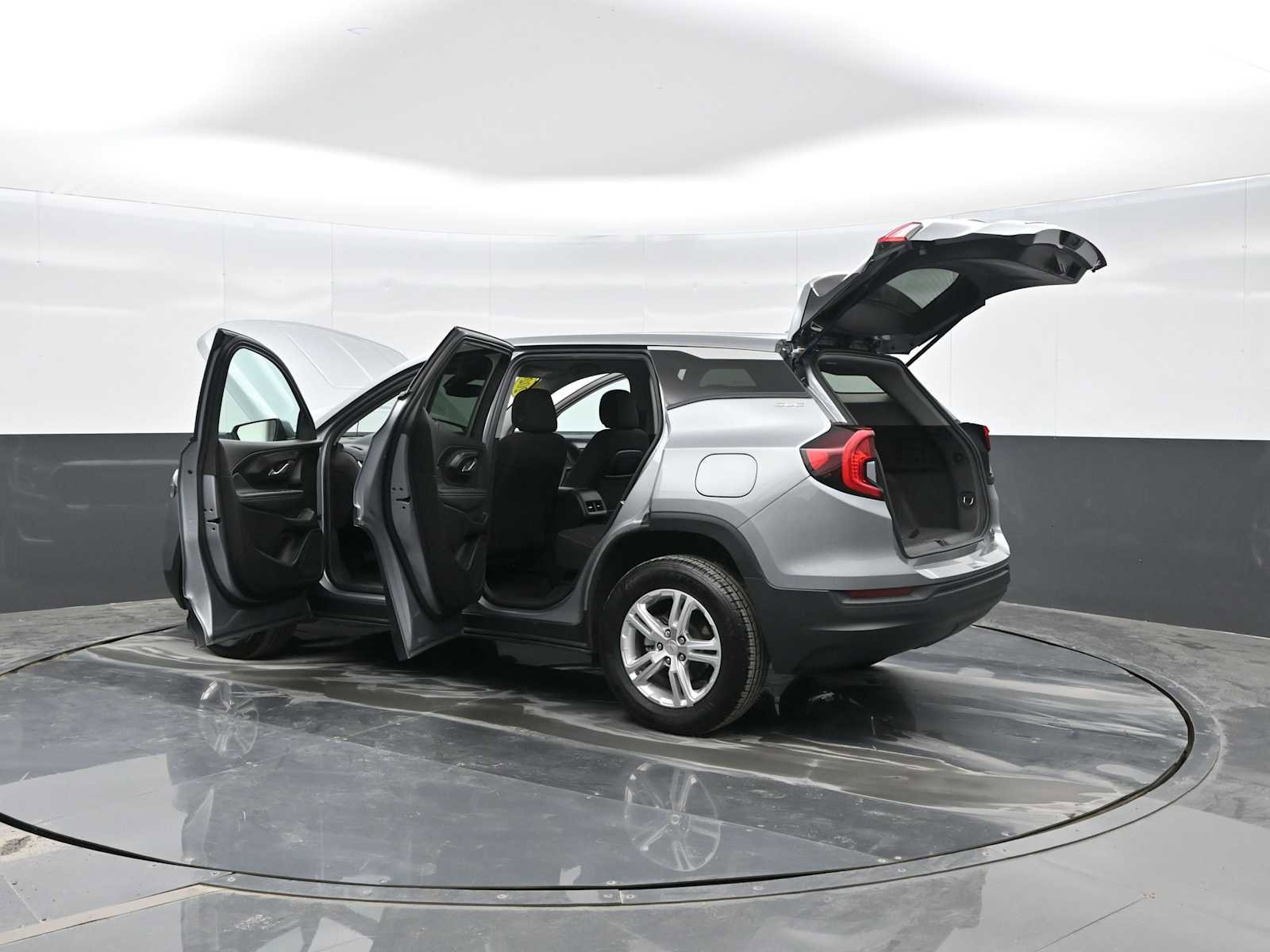 Used 2024 GMC Terrain SLE image 30