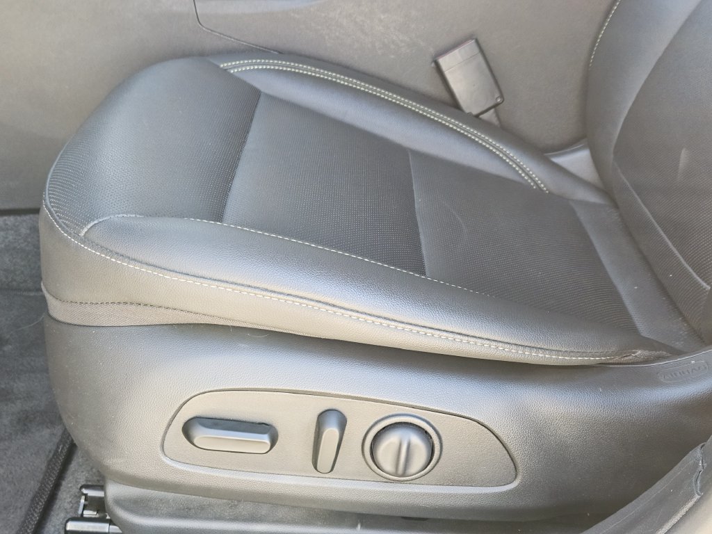 Used 2025 Chevrolet Trax ACTIV w/ Sunroof Package FWD image 24