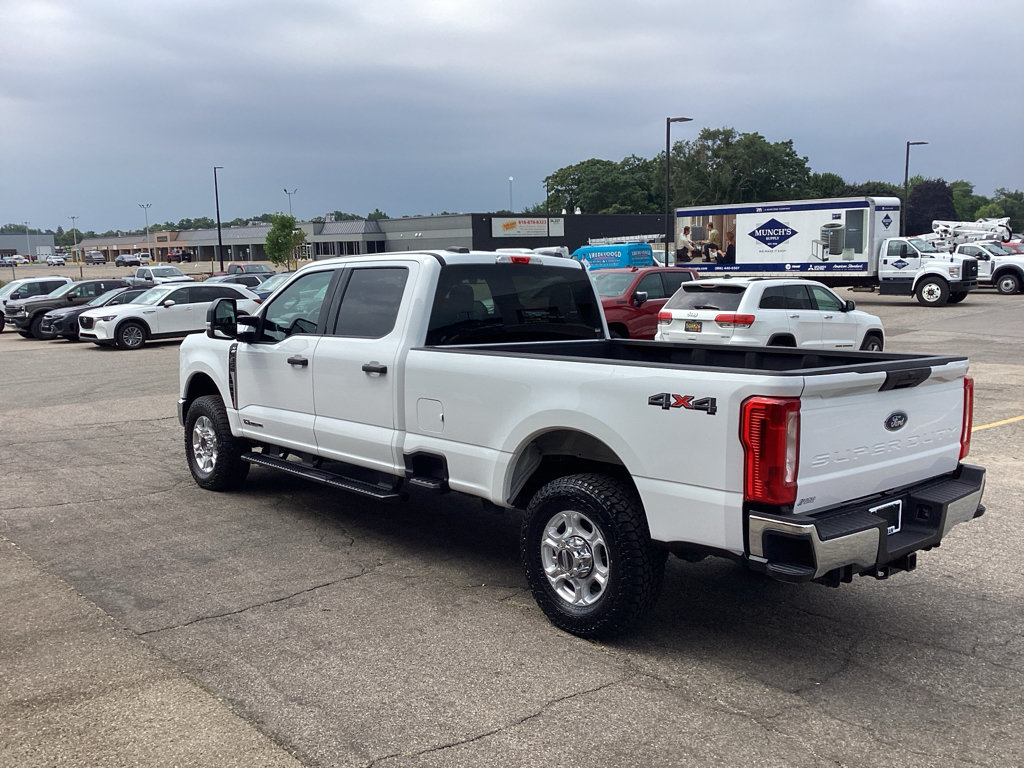 Used 2026 Ford F350 XLT AWD/4WD image 4