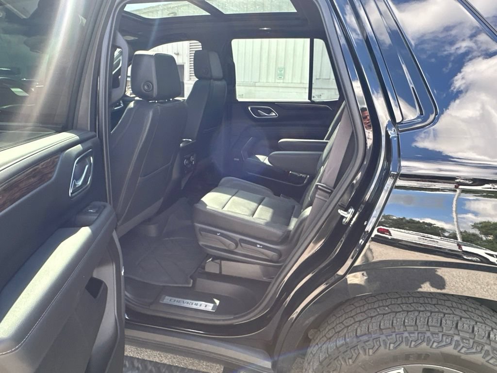 Used 2023 Chevrolet Tahoe Z71 w/ Luxury Package AWD/4WD image 15