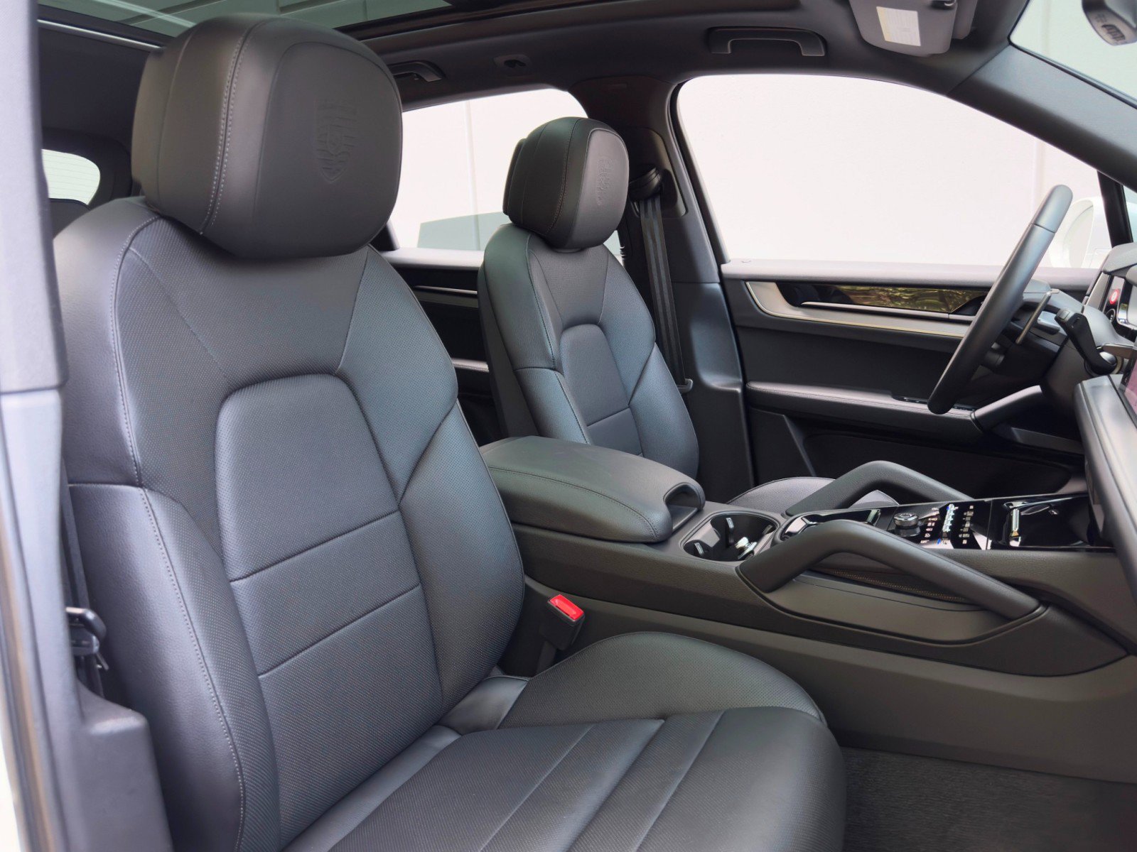 Used 2024 Porsche Cayenne S w/ Premium Package Plus image 43