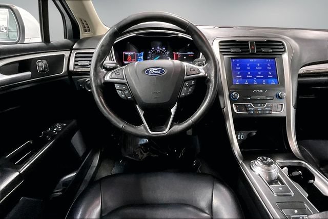 Used 2020 Ford Fusion SEL FWD image 9
