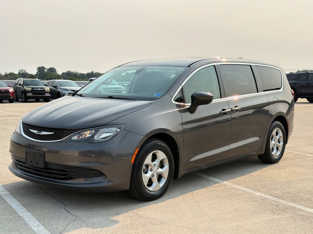 Used 2017 Chrysler Pacifica LX w/ Tire & Wheel Group FWD image 2