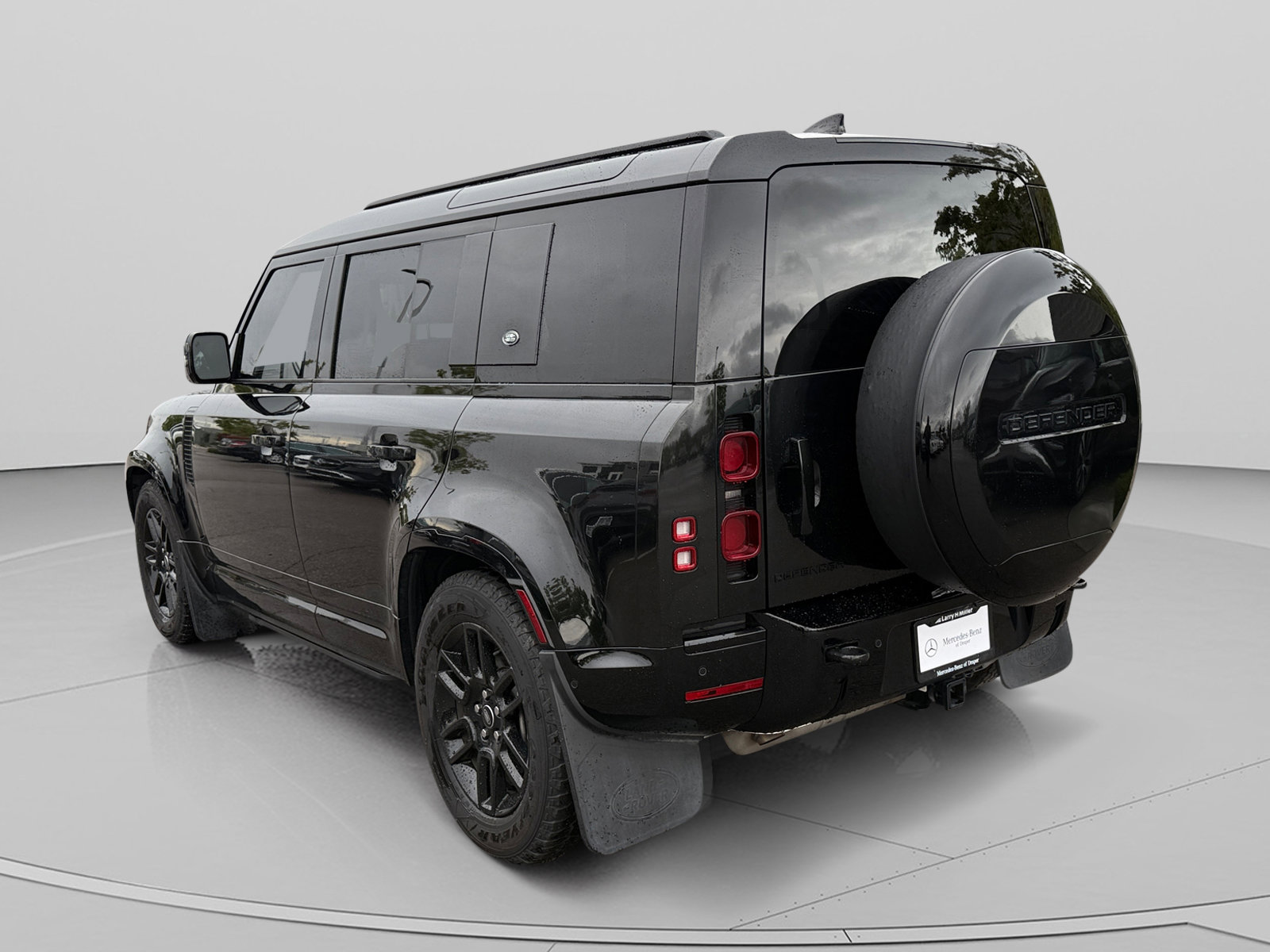 Used 2024 Land Rover Defender 110 X-Dynamic SE AWD/4WD image 3