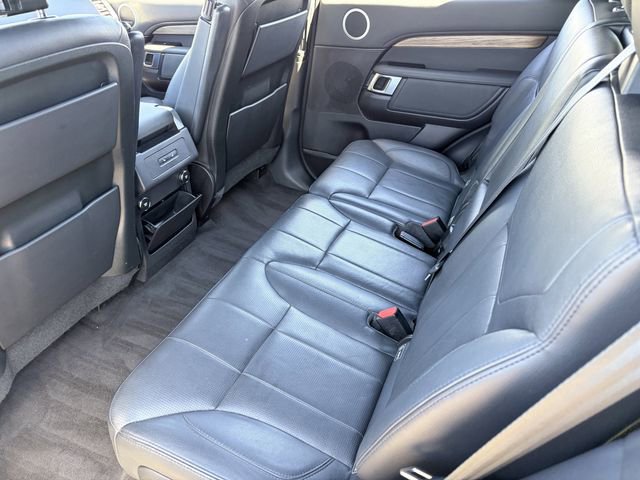 Used 2018 Land Rover Discovery SE image 25