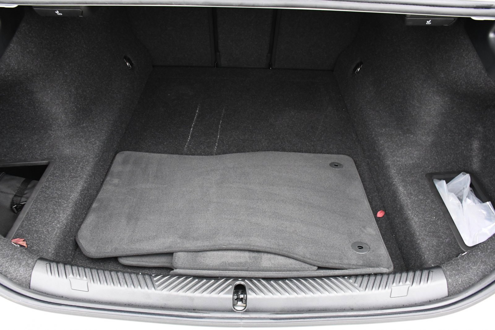 Used 2024 BMW 530i xDrive w/ Convenience Package image 21